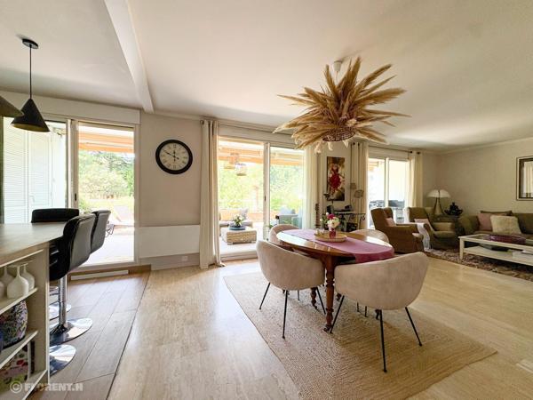 Appartement à CHARBONNIERES-LES-BAINS, 69260 - 5 pièces 110m²