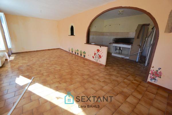 Entre Digne-les-Bains et Castellane au cœur du village de Barrême – Immeuble de 500 m² avec 6 appartements, garage, jardin et accès rivière