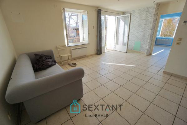 Entre Digne-les-Bains et Castellane au cœur du village de Barrême – Immeuble de 500 m² avec 6 appartements, garage, jardin et accès rivière