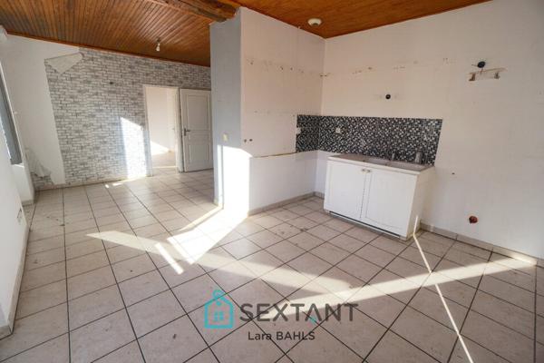 Entre Digne-les-Bains et Castellane au cœur du village de Barrême – Immeuble de 500 m² avec 6 appartements, garage, jardin et accès rivière