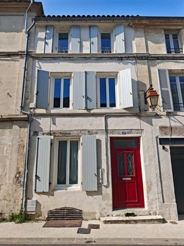 Maison de bourg avec jardin