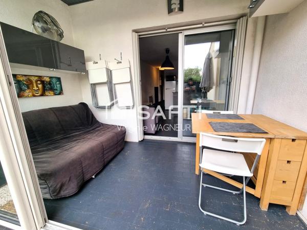Appartement en rdj avec terrasse et emplacement véhicule.