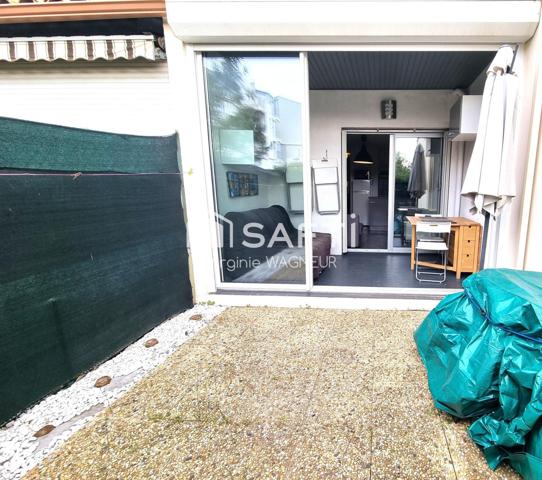 Appartement en rdj avec terrasse et emplacement véhicule.