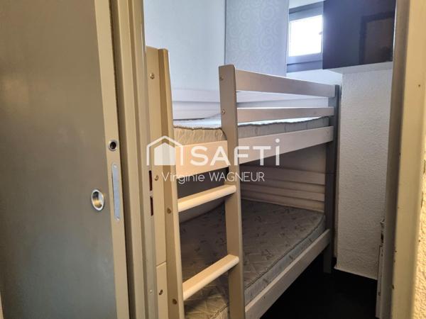 Appartement en rdj avec terrasse et emplacement véhicule.