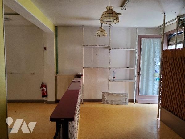 A VENDRE A AUMALE local mixte commerce/habitation proche du centre-ville