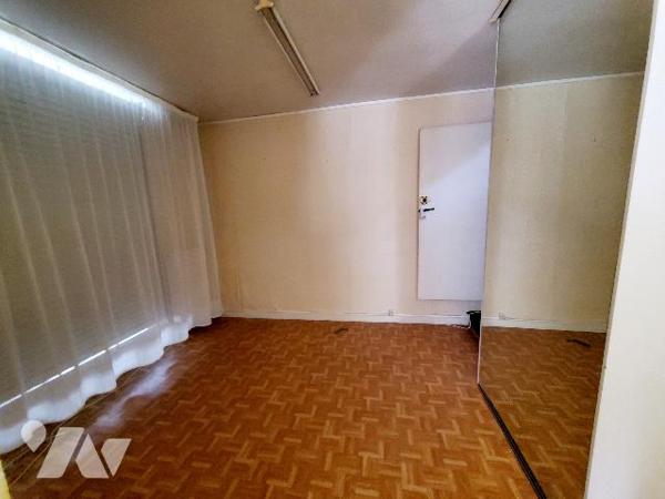 A VENDRE A AUMALE local mixte commerce/habitation proche du centre-ville