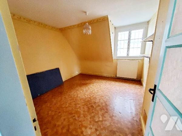 A VENDRE A AUMALE local mixte commerce/habitation proche du centre-ville