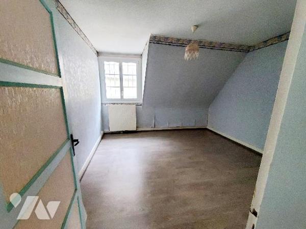 A VENDRE A AUMALE local mixte commerce/habitation proche du centre-ville