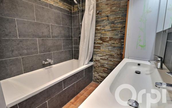 Appartement à vendre    3 pièces • 70,50 m2 Paris 10