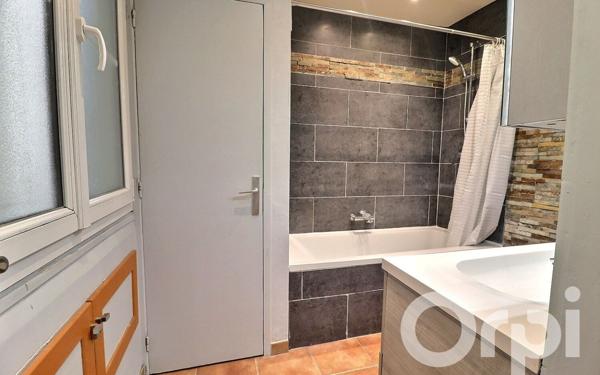 Appartement à vendre    3 pièces • 70,50 m2 Paris 10
