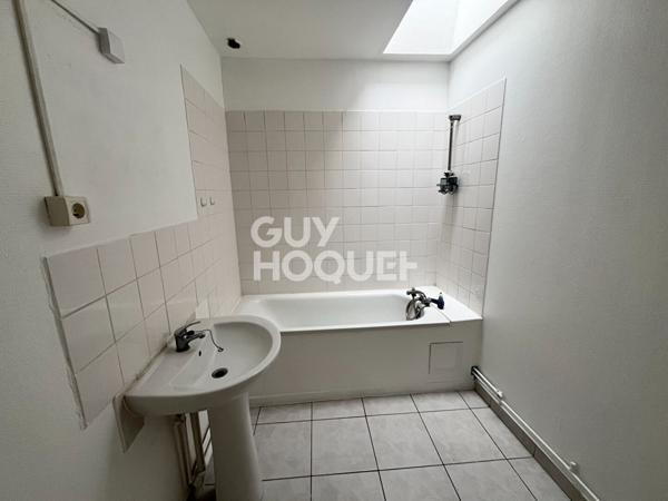 LOCATION : appartement de 2 pièces (50 m²) à CALAIS