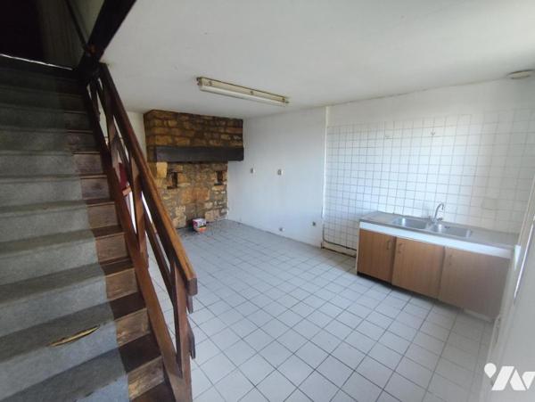 Maisonnette à conforter avec jardin - INOR