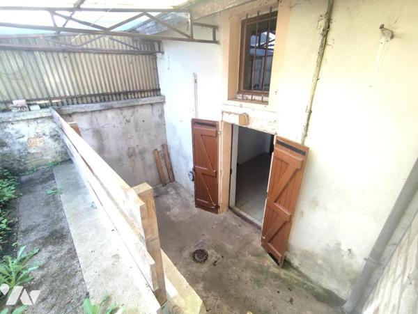 Maisonnette à conforter avec jardin - INOR