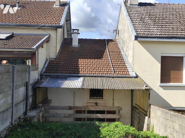 Maisonnette à conforter avec jardin - INOR