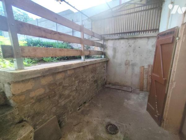 Maisonnette à conforter avec jardin - INOR