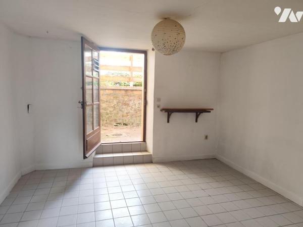 Maisonnette à conforter avec jardin - INOR