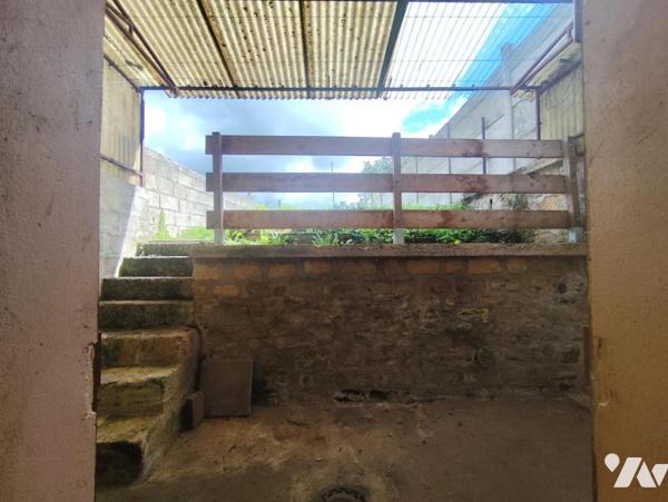 Maisonnette à conforter avec jardin - INOR