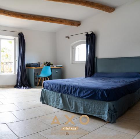 MEYRARGUES  MAISON DEXCEPTION  T7  PISCINE  POOL HOUSE  JARDIN PAYSAGÉ  VUE DÉGAGÉE  3 800 M² DE TERRAIN  1 295 000