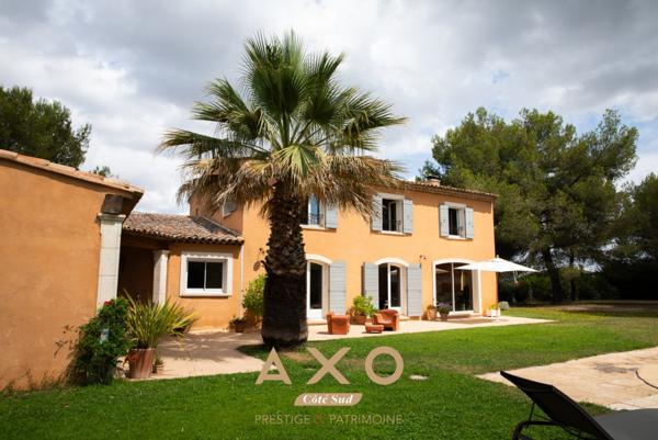 MEYRARGUES  MAISON DEXCEPTION  T7  PISCINE  POOL HOUSE  JARDIN PAYSAGÉ  VUE DÉGAGÉE  3 800 M² DE TERRAIN  1 295 000