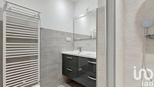 Location appartement 5 pièces 86 m² Saint-Julien-Molin-Molette