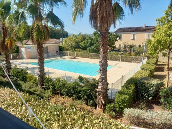 Le Luc en Provence, dans résidence sécurisée, appartement 2 pièces terrasse