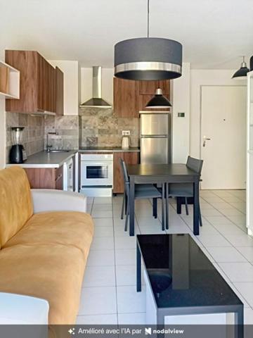 Le Luc en Provence, dans résidence sécurisée, appartement 2 pièces terrasse