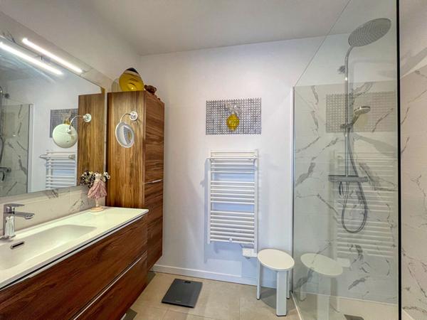 17920 BREUILLET Maison récente de plain-pied - état irréprochable - DPE A - à 550m du centre-bourg de Breuillet