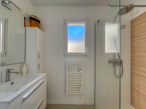 17920 BREUILLET Maison récente de plain-pied - état irréprochable - DPE A - à 550m du centre-bourg de Breuillet