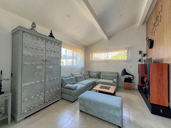 17920 BREUILLET Maison récente de plain-pied - état irréprochable - DPE A - à 550m du centre-bourg de Breuillet