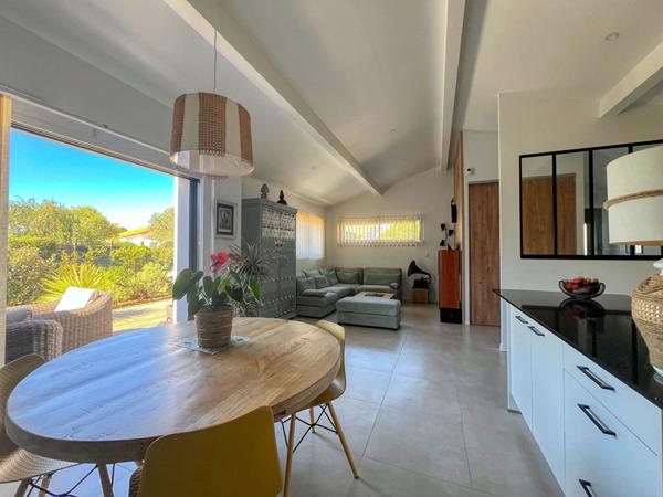 17920 BREUILLET Maison récente de plain-pied - état irréprochable - DPE A - à 550m du centre-bourg de Breuillet