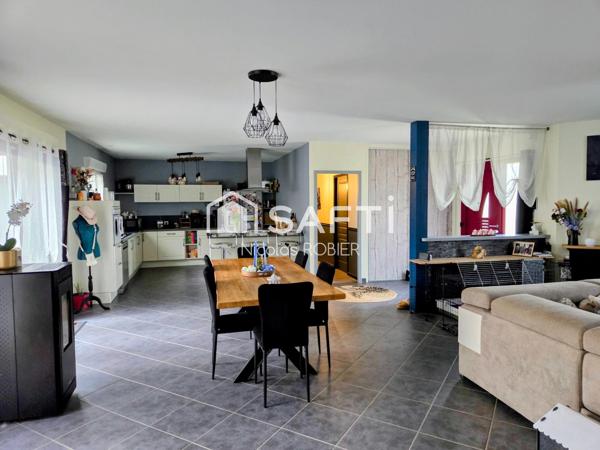 LUMINEUX PLAIN PIED TROIS CHAMBRES, SUITE PARENTALE, GRANDE PIÈCE DE VIE, GARAGE MEZZANINE, PISCINE CHAUFFÉE