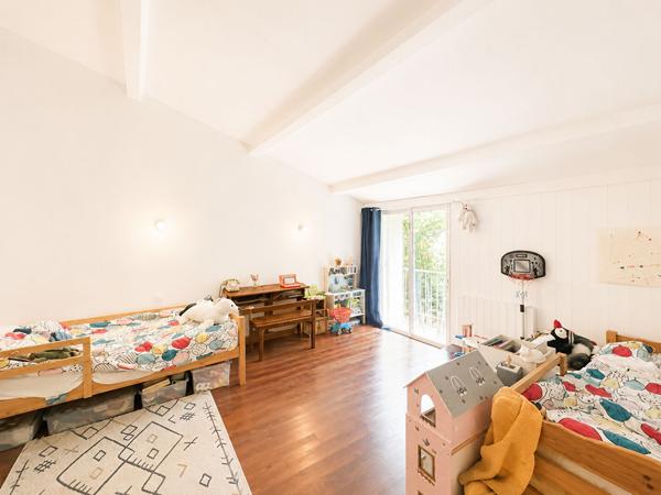 Maison mitoyenne 98 m2 entièrement rénovée avec terrasse et dépendances à Noyers Sur Jabron , Alpes de haute Provence