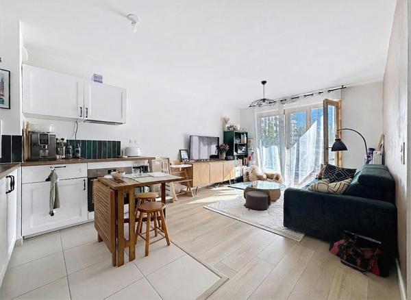 Appartement
         2 pièces
        - 39 m² Exclusivité 233 000 € *