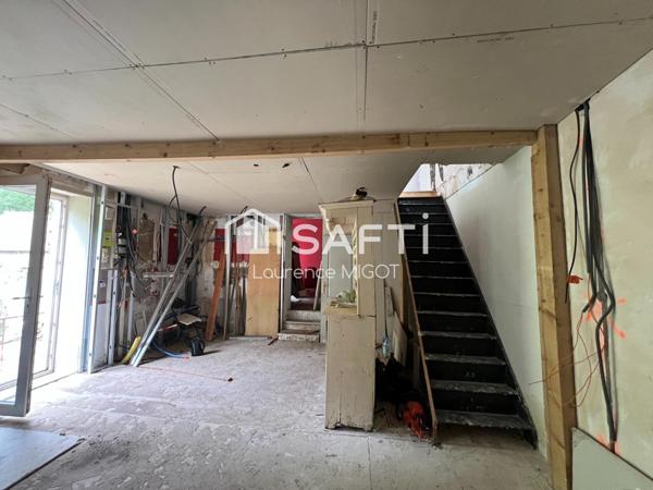 Ensemble en pierre avec dépendance, fort potentiel à révéler