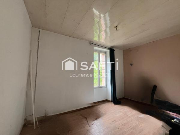 Ensemble en pierre avec dépendance, fort potentiel à révéler