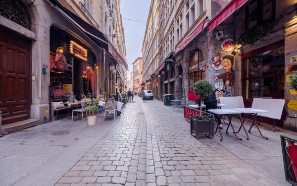 Appartement à vendre    2 pièces • 47 m2 Lyon 2