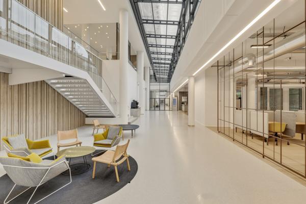 Bureaux rénovés à louer - prestations haut de gamme avec terrasses et jardins - MAGNETIK Paris 14 Porte d'Orléans