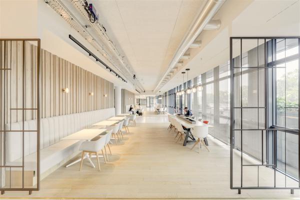 Bureaux rénovés à louer - prestations haut de gamme avec terrasses et jardins - MAGNETIK Paris 14 Porte d'Orléans