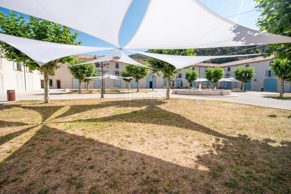 Duplex atypique dans un bâtiment historique.