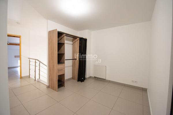 Duplex atypique dans un bâtiment historique.