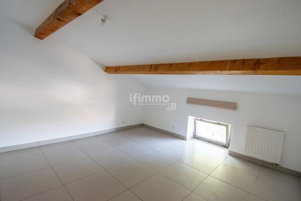 Duplex atypique dans un bâtiment historique.