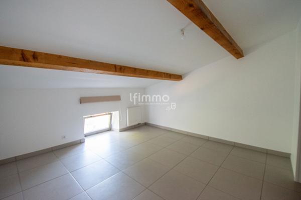 Duplex atypique dans un bâtiment historique.