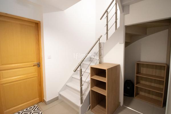 Duplex atypique dans un bâtiment historique.