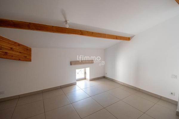 Duplex atypique dans un bâtiment historique.