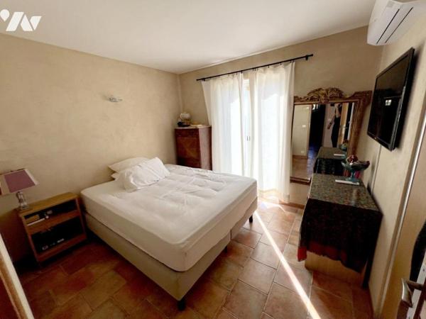 FAYENCE. Adrech du Peyron, Propriété 224m² : avec maison de 185m², dépendance T2 de 39m² et piscine.