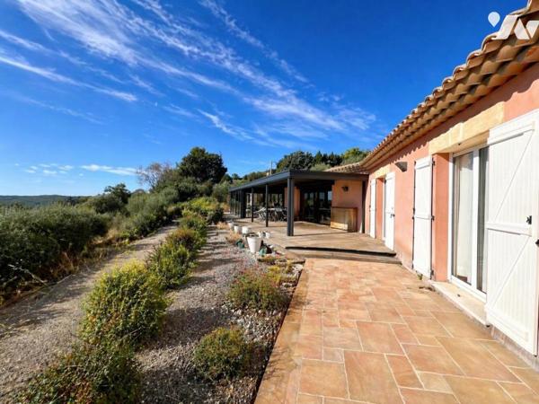 FAYENCE. Adrech du Peyron, Propriété 224m² : avec maison de 185m², dépendance T2 de 39m² et piscine.