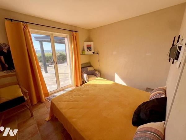 FAYENCE. Adrech du Peyron, Propriété 224m² : avec maison de 185m², dépendance T2 de 39m² et piscine.