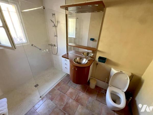 FAYENCE. Adrech du Peyron, Propriété 224m² : avec maison de 185m², dépendance T2 de 39m² et piscine.