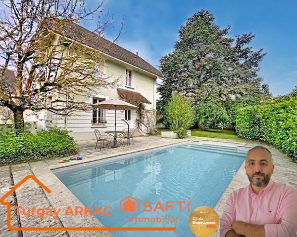 Maison de caractère de 1914 : calme et confort en plein centre