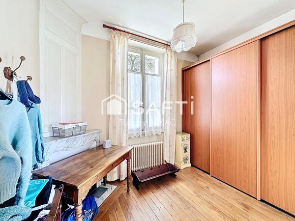 Maison de caractère de 1914 : calme et confort en plein centre